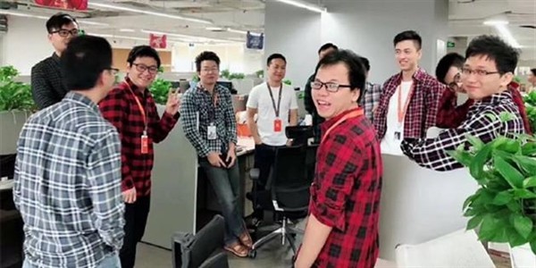 程序员双11购物车曝光 码农三件套销量暴涨千倍
